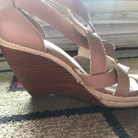 Tahari Wedge Heels. Size 7/‘2 Womens -Used - Picture 2 of 7